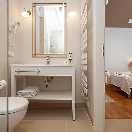 Avanti Aparthotel