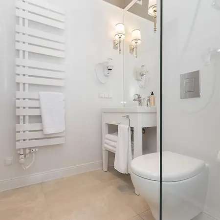 Avanti Aparthotel 4*